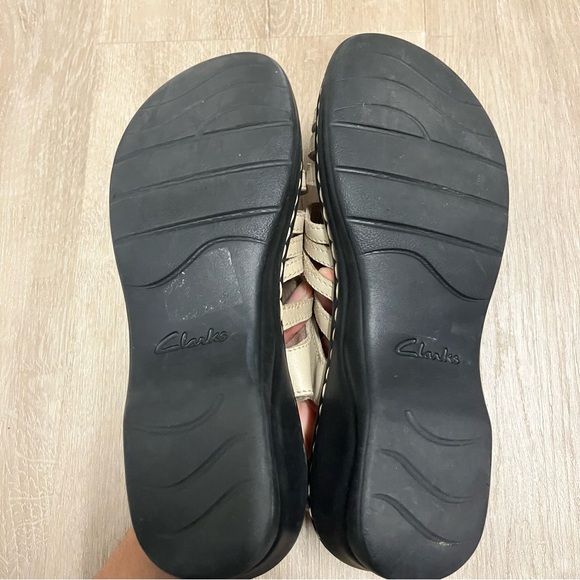 Clarks Leather Beige Sandals Comfort Sling Back Velcro SZ 9 - Picture 6 of 6